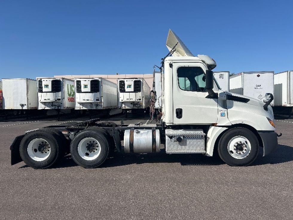 Day Cab Tractor-Heavy Duty Tractors-Freightliner-2019-T12664ST-Phoenix-AZ-492,573\n\t\tmiles-$ 40,000 - Image 8