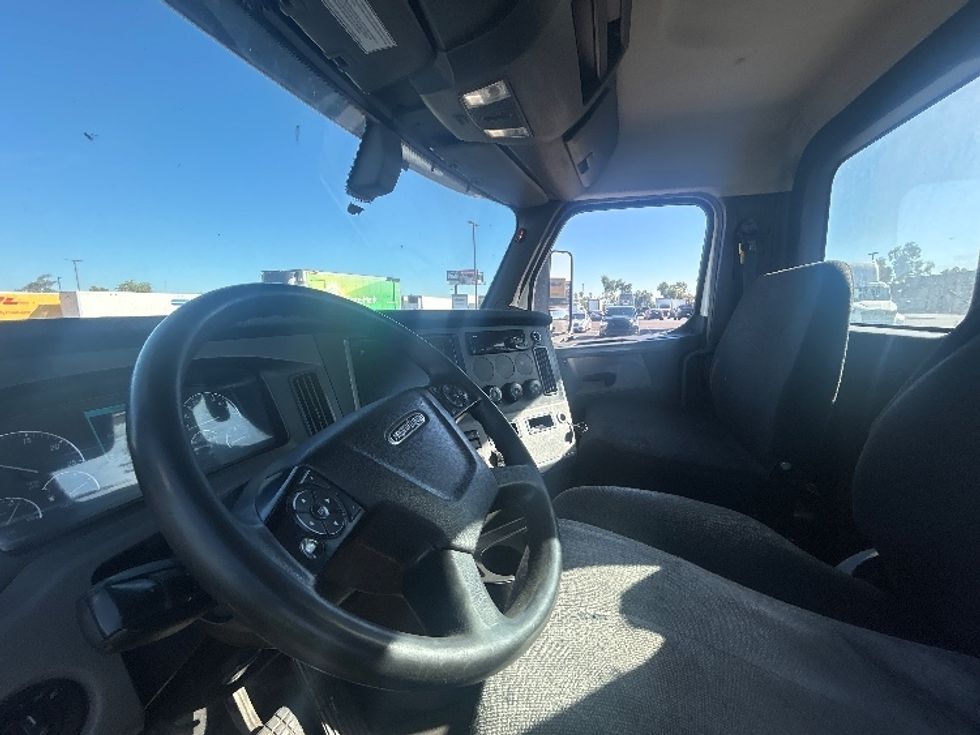 Day Cab Tractor-Heavy Duty Tractors-Freightliner-2019-T12664ST-Phoenix-AZ-577,953\n\t\tmiles-$ 32,250 - Image 10