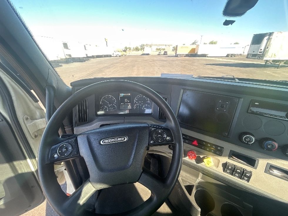 Day Cab Tractor-Heavy Duty Tractors-Freightliner-2019-T12664ST-Phoenix-AZ-577,953\n\t\tmiles-$ 32,250 - Image 11
