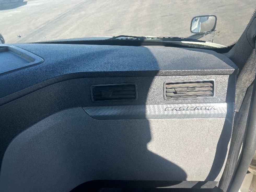 Day Cab Tractor-Heavy Duty Tractors-Freightliner-2019-T12664ST-Phoenix-AZ-577,953\n\t\tmiles-$ 32,250 - Image 13