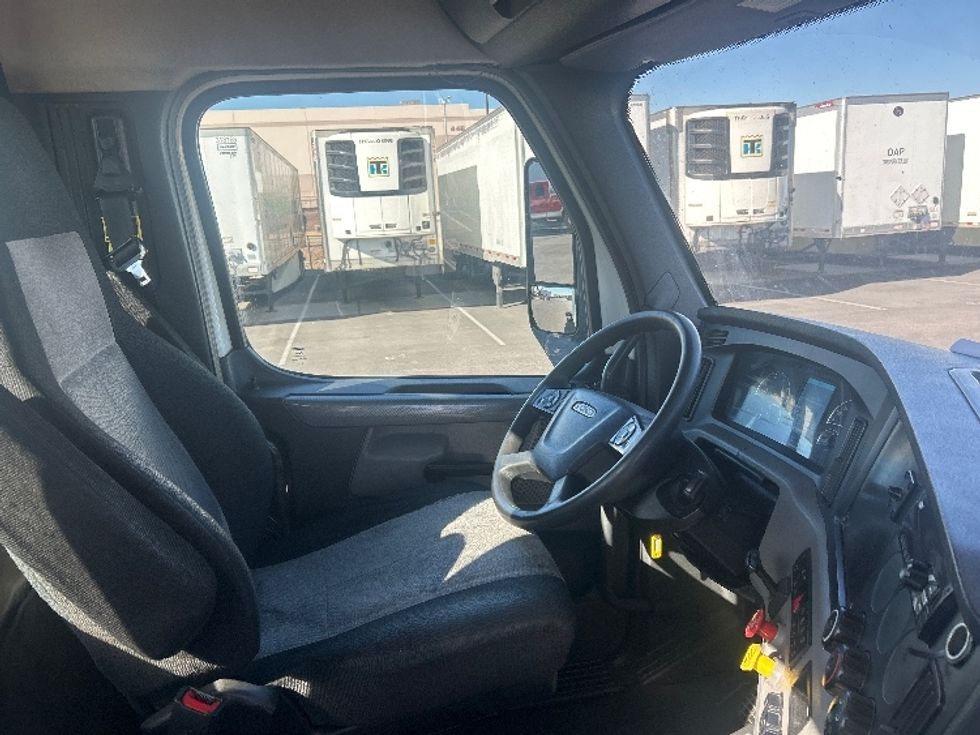 Day Cab Tractor-Heavy Duty Tractors-Freightliner-2019-T12664ST-Phoenix-AZ-577,953\n\t\tmiles-$ 32,250 - Image 14