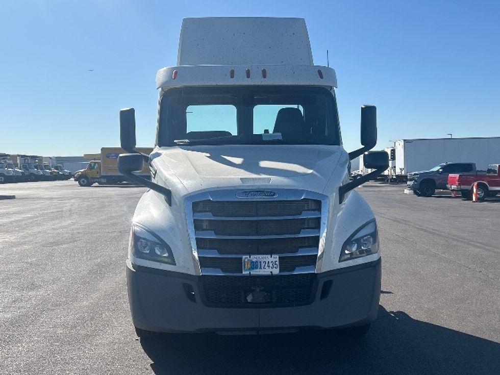Day Cab Tractor-Heavy Duty Tractors-Freightliner-2019-T12664ST-Phoenix-AZ-577,953\n\t\tmiles-$ 32,250 - Image 2