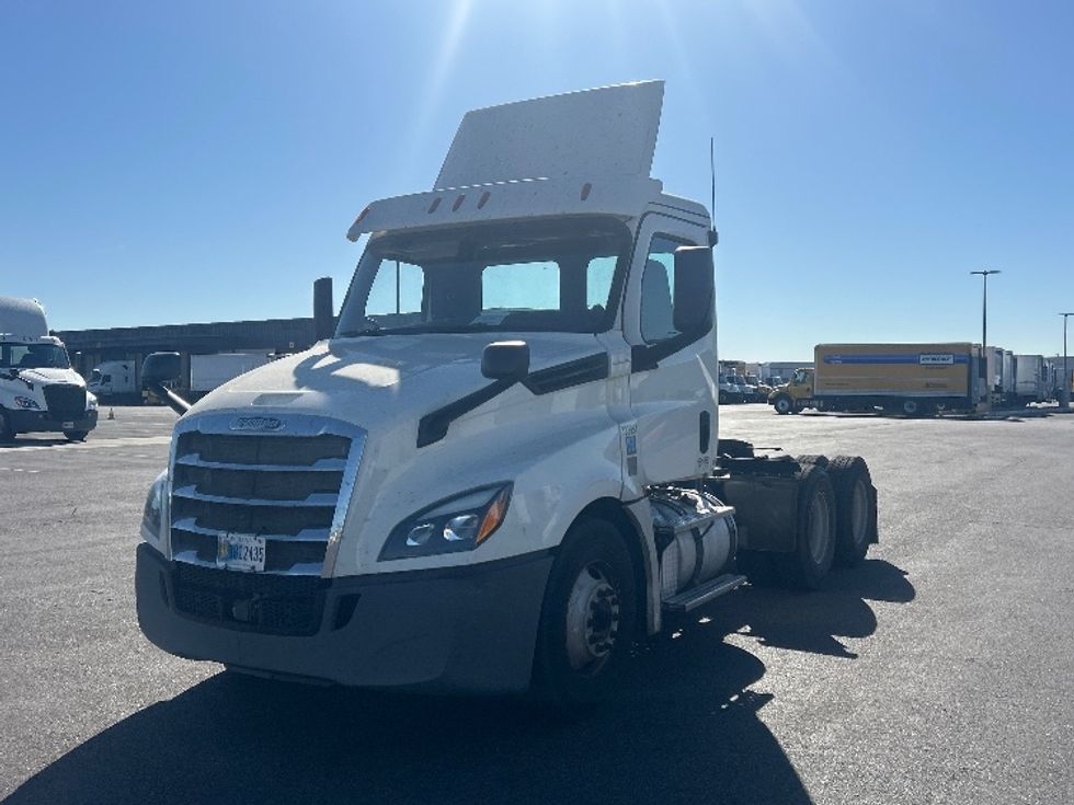 Day Cab Tractor-Heavy Duty Tractors-Freightliner-2019-T12664ST-Phoenix-AZ-577,953\n\t\tmiles-$ 32,250 - Image 3