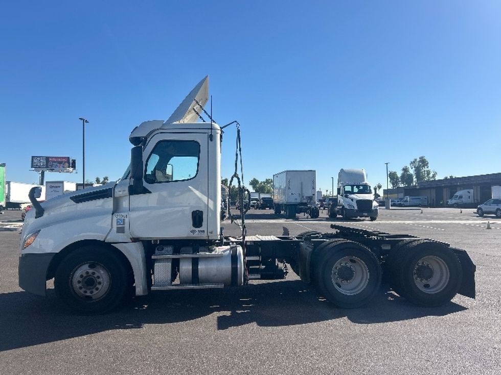 Day Cab Tractor-Heavy Duty Tractors-Freightliner-2019-T12664ST-Phoenix-AZ-577,953\n\t\tmiles-$ 32,250 - Image 4