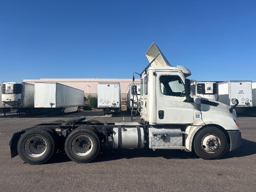 Day Cab Tractor-Heavy Duty Tractors-Freightliner-2019-T12664ST-Phoenix-AZ-577,953\n\t\tmiles-$ 32,250 - Image 8