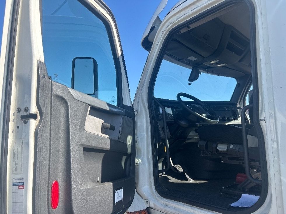 Day Cab Tractor-Heavy Duty Tractors-Freightliner-2019-T12664ST-Phoenix-AZ-577,953\n\t\tmiles-$ 32,250 - Image 9