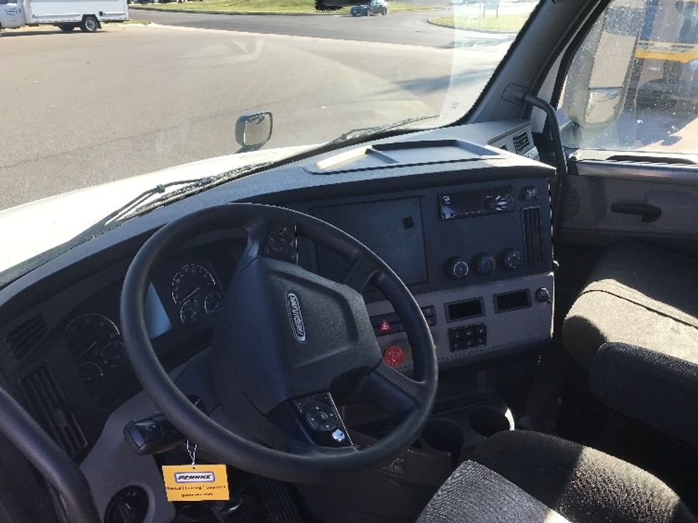 Day Cab Tractor-Heavy Duty Tractors-Freightliner-2019-T12664ST-Piqua-OH-383,028\n\t\tmiles-$ 55,250 - Image 10
