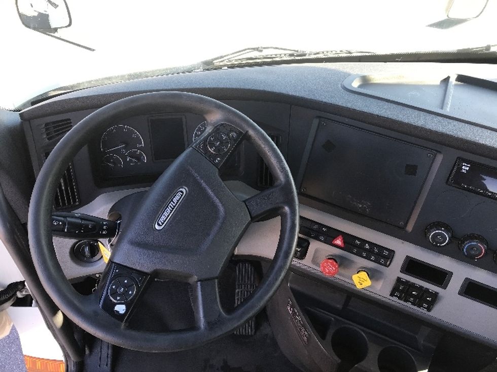 Day Cab Tractor-Heavy Duty Tractors-Freightliner-2019-T12664ST-Piqua-OH-383,028\n\t\tmiles-$ 55,250 - Image 11