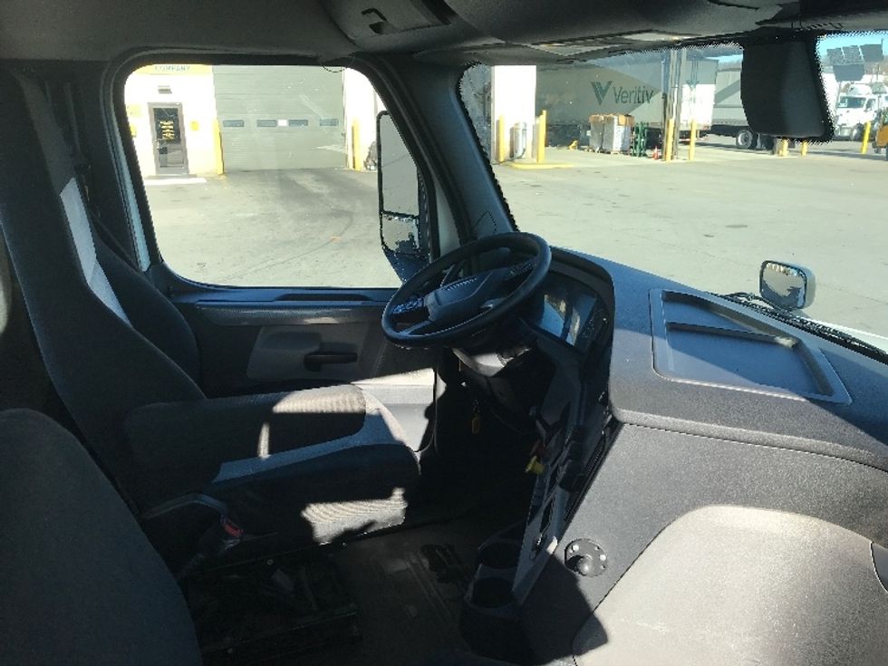 Day Cab Tractor-Heavy Duty Tractors-Freightliner-2019-T12664ST-Piqua-OH-383,028\n\t\tmiles-$ 55,250 - Image 14