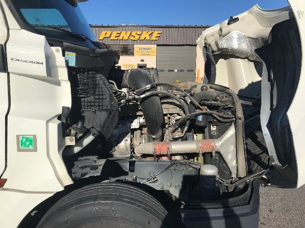 Day Cab Tractor-Heavy Duty Tractors-Freightliner-2019-T12664ST-Piqua-OH-383,028\n\t\tmiles-$ 55,250 - Image 15