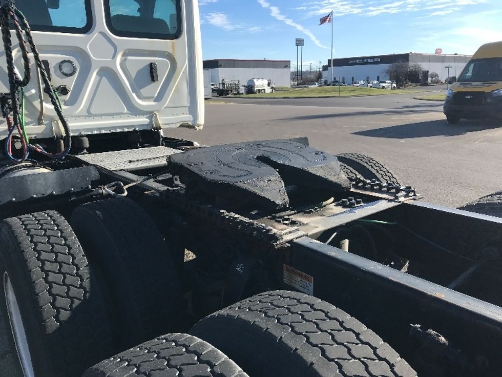 Day Cab Tractor-Heavy Duty Tractors-Freightliner-2019-T12664ST-Piqua-OH-383,028\n\t\tmiles-$ 55,250 - Image 18