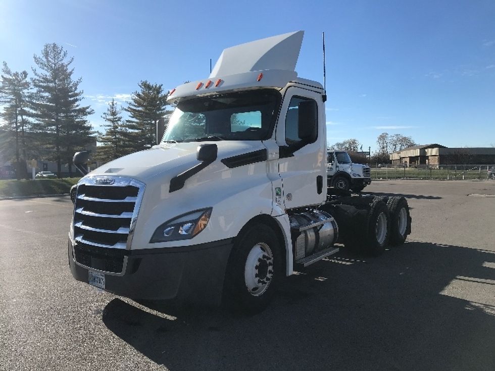 Day Cab Tractor-Heavy Duty Tractors-Freightliner-2019-T12664ST-Piqua-OH-383,028\n\t\tmiles-$ 55,250 - Image 3