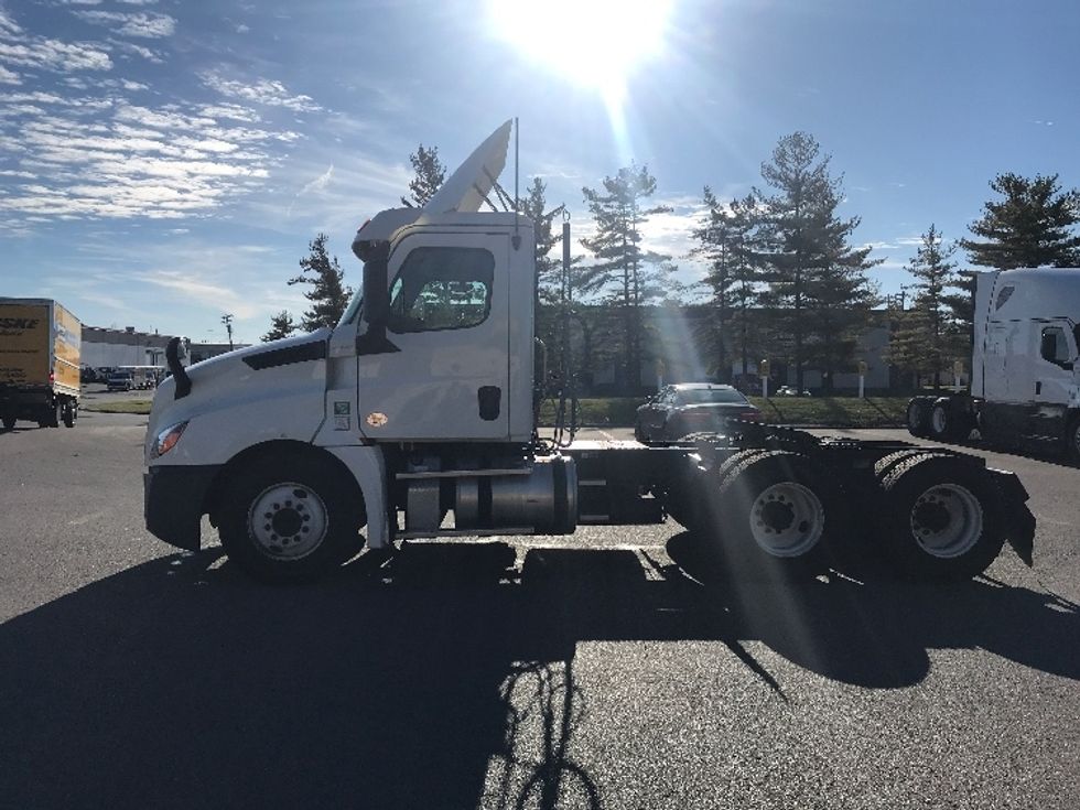 Day Cab Tractor-Heavy Duty Tractors-Freightliner-2019-T12664ST-Piqua-OH-383,028\n\t\tmiles-$ 55,250 - Image 4