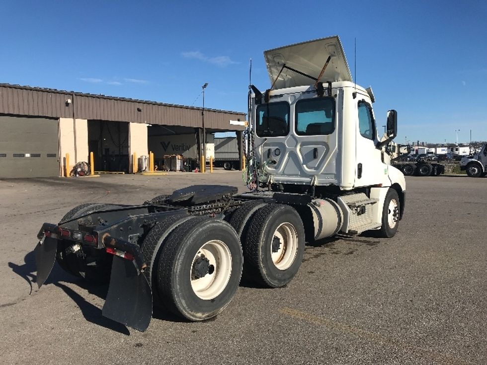Day Cab Tractor-Heavy Duty Tractors-Freightliner-2019-T12664ST-Piqua-OH-383,028\n\t\tmiles-$ 55,250 - Image 7