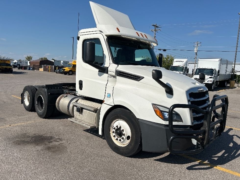 Day Cab Tractor-Heavy Duty Tractors-Freightliner-2019-T12664ST-Piqua-OH-543,264\n\t\tmiles-$ 33,750 - Image 1