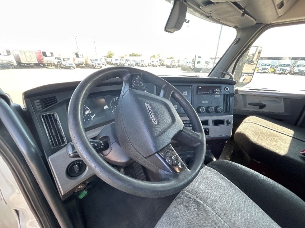 Day Cab Tractor-Heavy Duty Tractors-Freightliner-2019-T12664ST-Piqua-OH-543,264\n\t\tmiles-$ 33,750 - Image 10