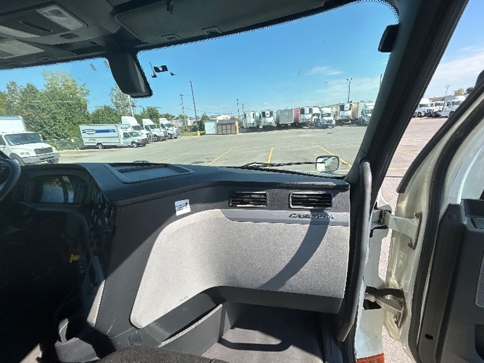 Day Cab Tractor-Heavy Duty Tractors-Freightliner-2019-T12664ST-Piqua-OH-543,264\n\t\tmiles-$ 33,750 - Image 13
