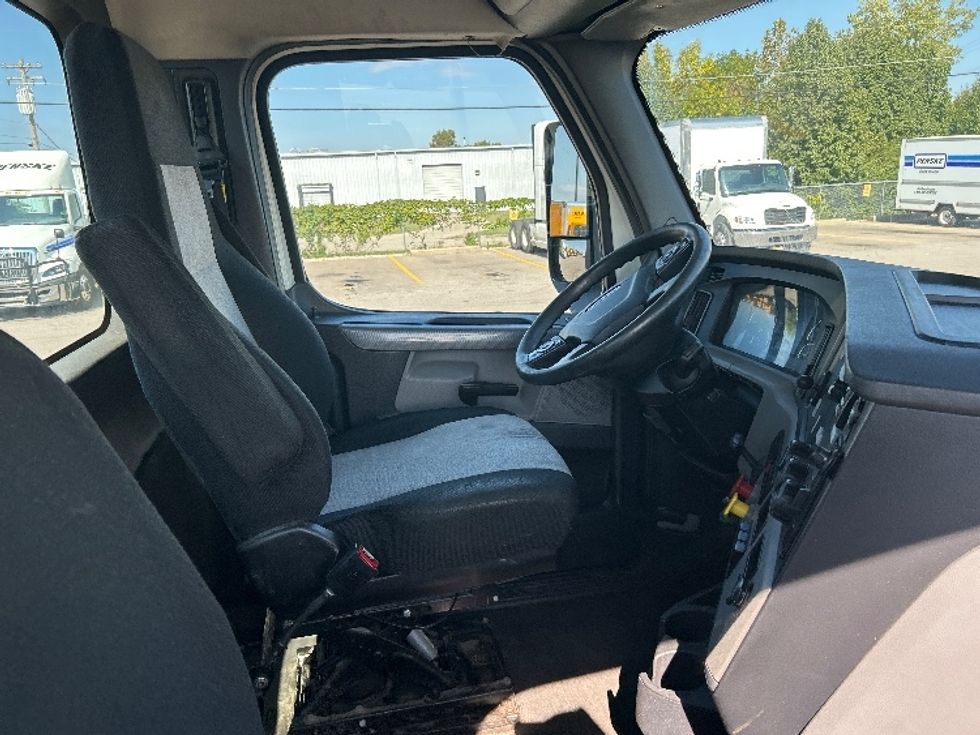 Day Cab Tractor-Heavy Duty Tractors-Freightliner-2019-T12664ST-Piqua-OH-543,264\n\t\tmiles-$ 33,750 - Image 14