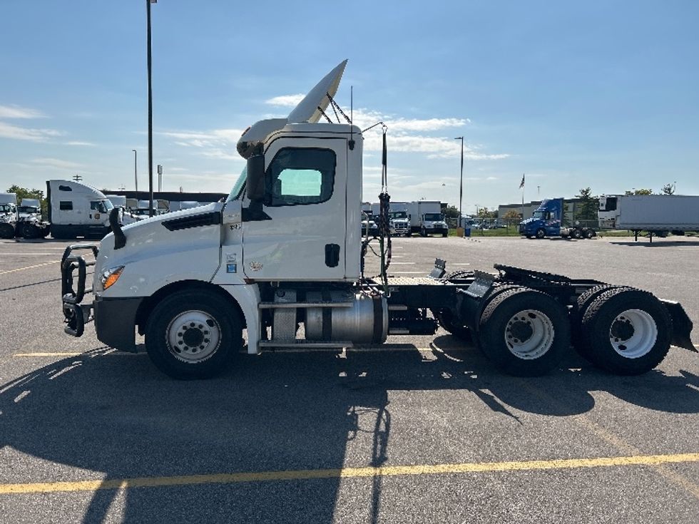 Day Cab Tractor-Heavy Duty Tractors-Freightliner-2019-T12664ST-Piqua-OH-543,264\n\t\tmiles-$ 33,750 - Image 4