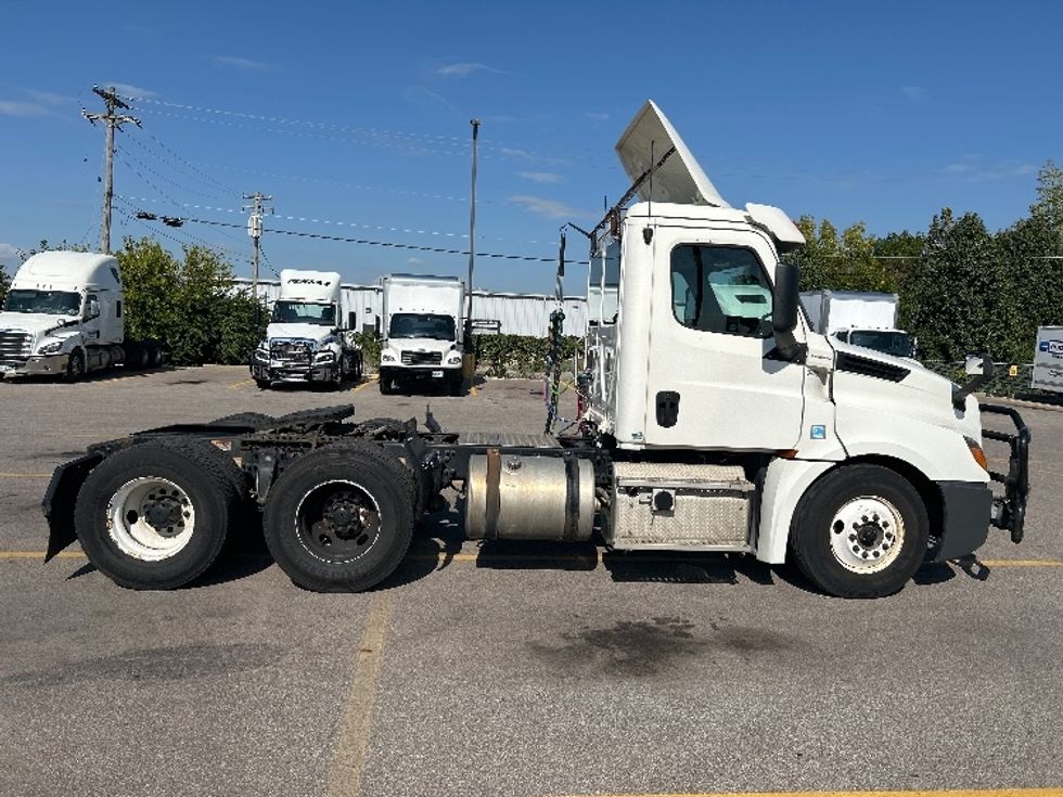 Day Cab Tractor-Heavy Duty Tractors-Freightliner-2019-T12664ST-Piqua-OH-543,264\n\t\tmiles-$ 33,750 - Image 8