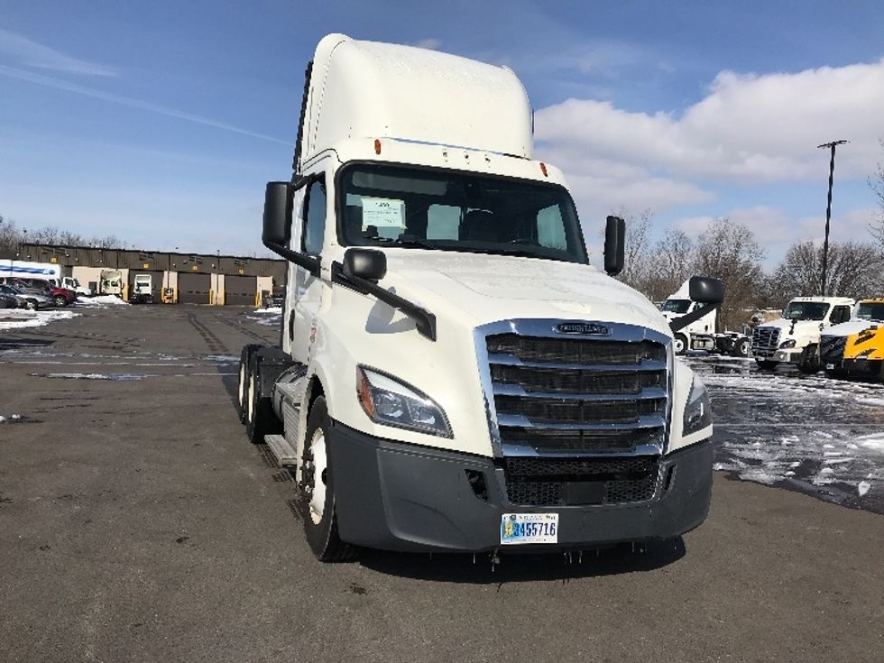 Day Cab Tractor-Heavy Duty Tractors-Freightliner-2019-T12664ST-Piqua-OH-647,047\n\t\tmiles-$ 31,000 - Image 1