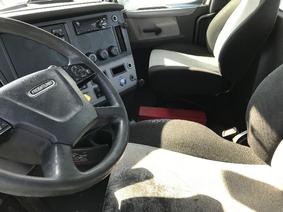 Day Cab Tractor-Heavy Duty Tractors-Freightliner-2019-T12664ST-Piqua-OH-647,047\n\t\tmiles-$ 31,000 - Image 10