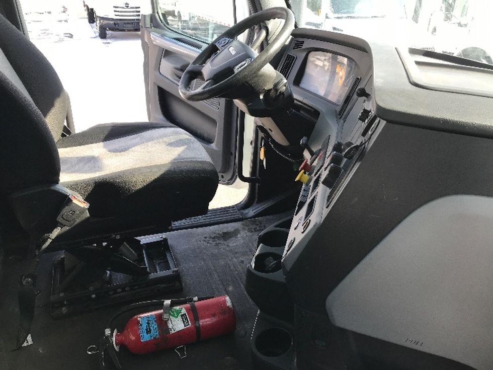 Day Cab Tractor-Heavy Duty Tractors-Freightliner-2019-T12664ST-Piqua-OH-647,047\n\t\tmiles-$ 31,000 - Image 14