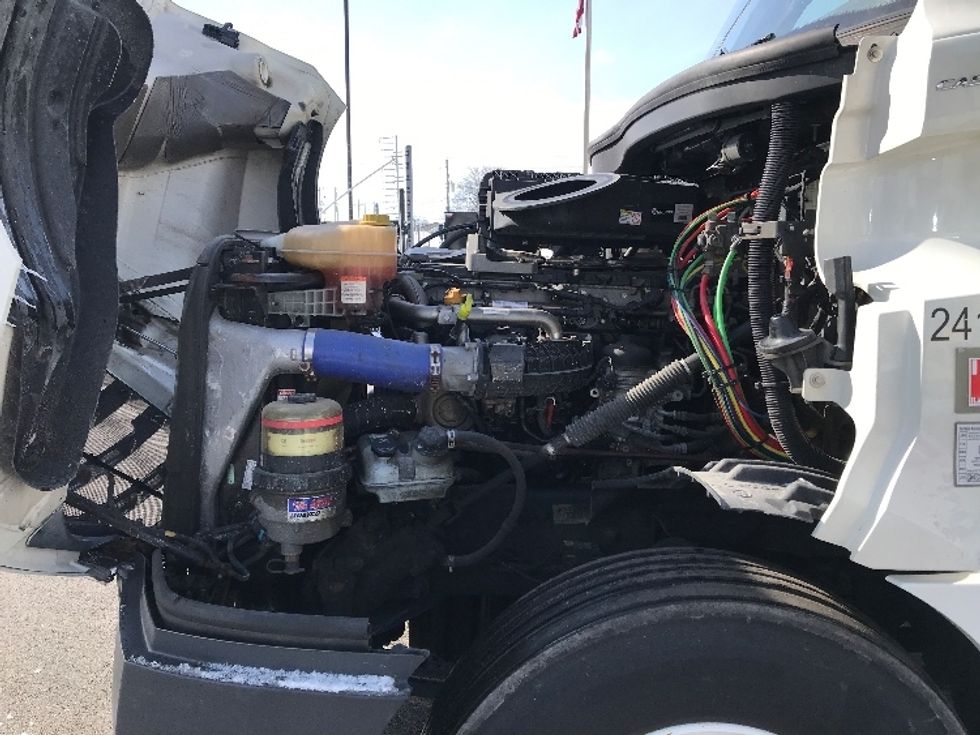 Day Cab Tractor-Heavy Duty Tractors-Freightliner-2019-T12664ST-Piqua-OH-647,047\n\t\tmiles-$ 31,000 - Image 16