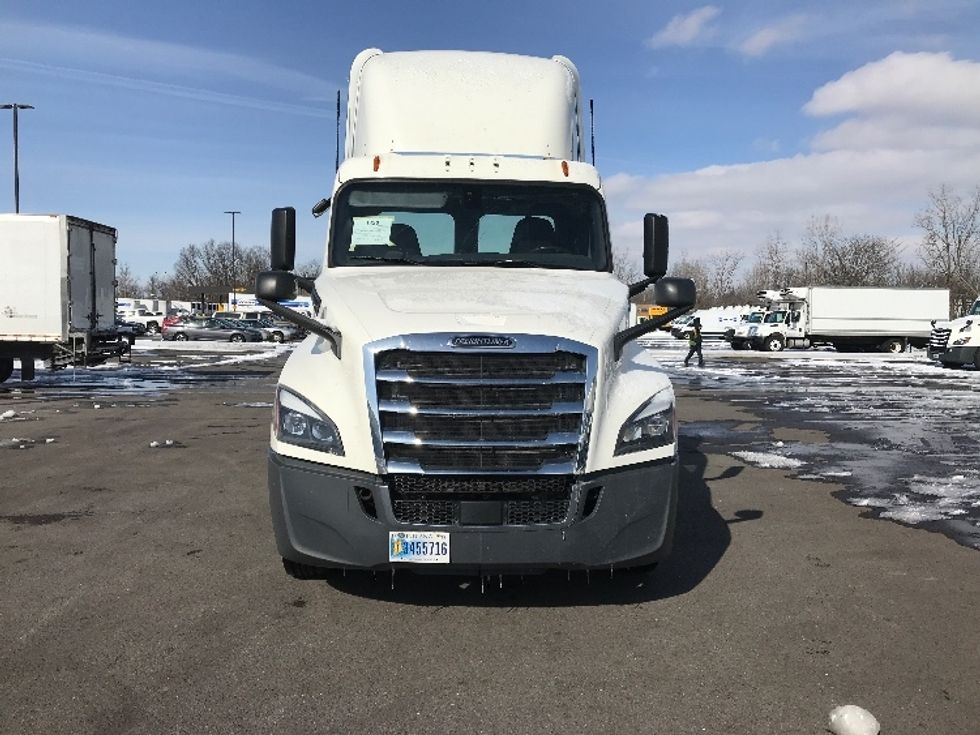 Day Cab Tractor-Heavy Duty Tractors-Freightliner-2019-T12664ST-Piqua-OH-647,047\n\t\tmiles-$ 31,000 - Image 2