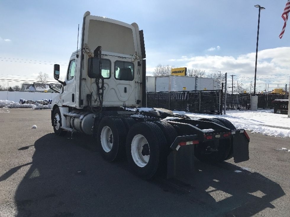 Day Cab Tractor-Heavy Duty Tractors-Freightliner-2019-T12664ST-Piqua-OH-647,047\n\t\tmiles-$ 31,000 - Image 5