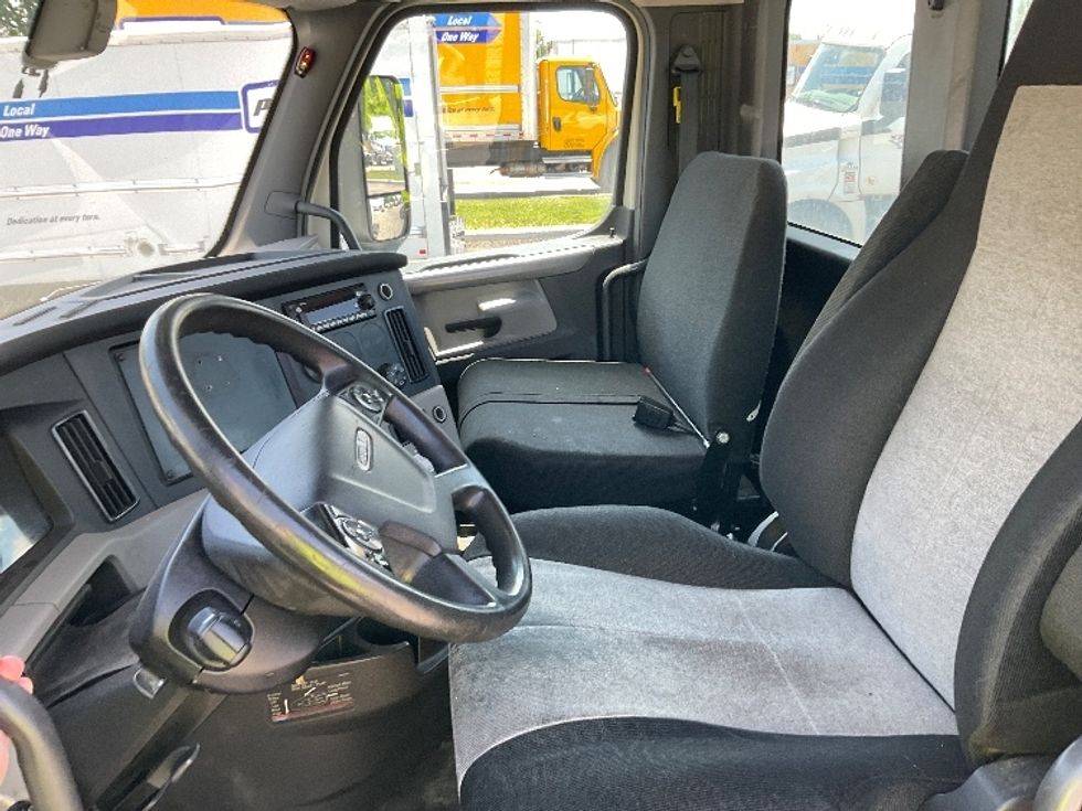 Day Cab Tractor-Heavy Duty Tractors-Freightliner-2019-T12664ST-Piqua-OH-649,814\n\t\tmiles-$ 27,500 - Image 10