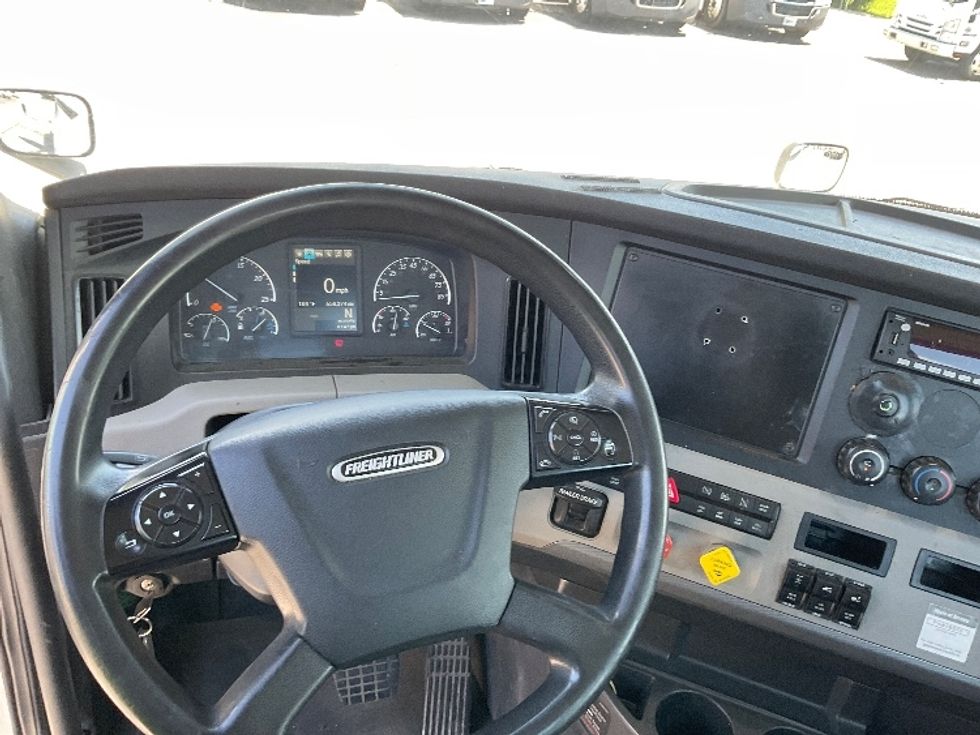 Day Cab Tractor-Heavy Duty Tractors-Freightliner-2019-T12664ST-Piqua-OH-649,814\n\t\tmiles-$ 27,500 - Image 11