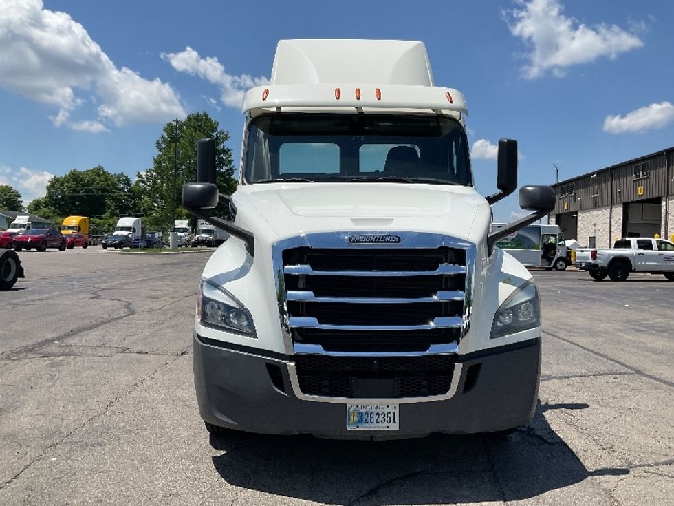 Day Cab Tractor-Heavy Duty Tractors-Freightliner-2019-T12664ST-Piqua-OH-649,814\n\t\tmiles-$ 27,500 - Image 2