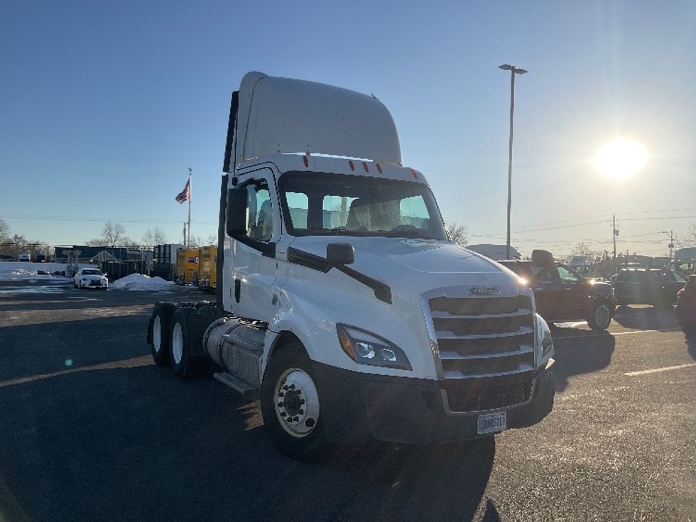 Day Cab Tractor-Heavy Duty Tractors-Freightliner-2019-T12664ST-Piqua-OH-720,096\n\t\tmiles-$ 29,250 - Image 1