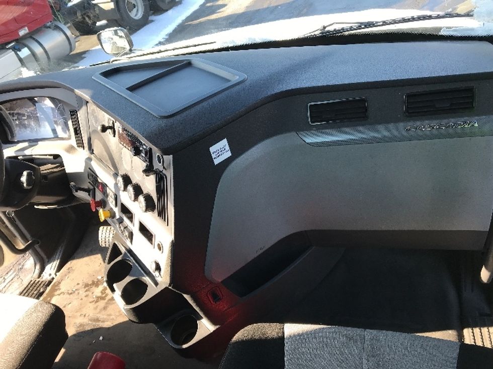 Day Cab Tractor-Heavy Duty Tractors-Freightliner-2019-T12664ST-Piqua-OH-720,096\n\t\tmiles-$ 29,250 - Image 13