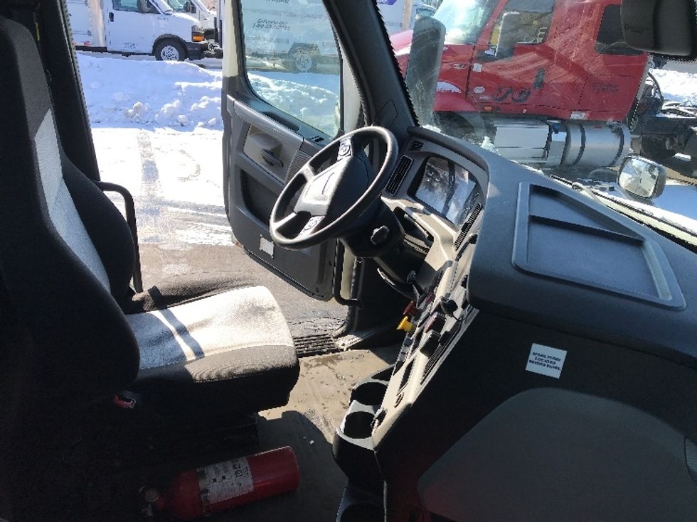 Day Cab Tractor-Heavy Duty Tractors-Freightliner-2019-T12664ST-Piqua-OH-720,096\n\t\tmiles-$ 29,250 - Image 14