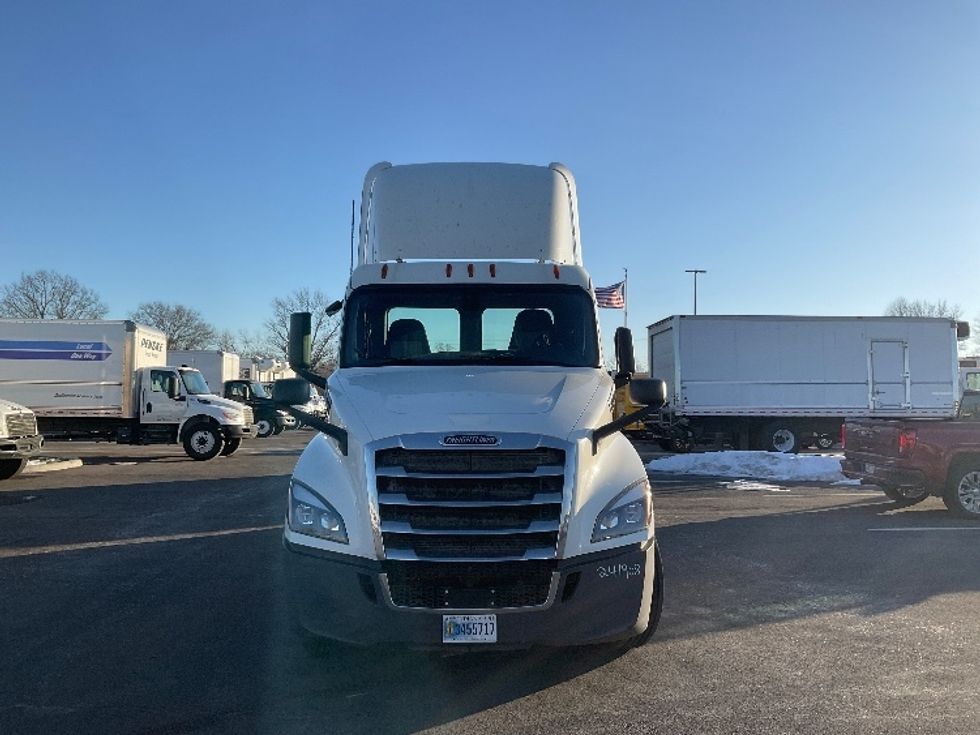 2019 Freightliner Cascadia 126" Day cab photo 2