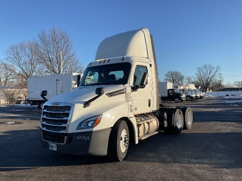 2019 Freightliner Cascadia 126" Day cab photo 3