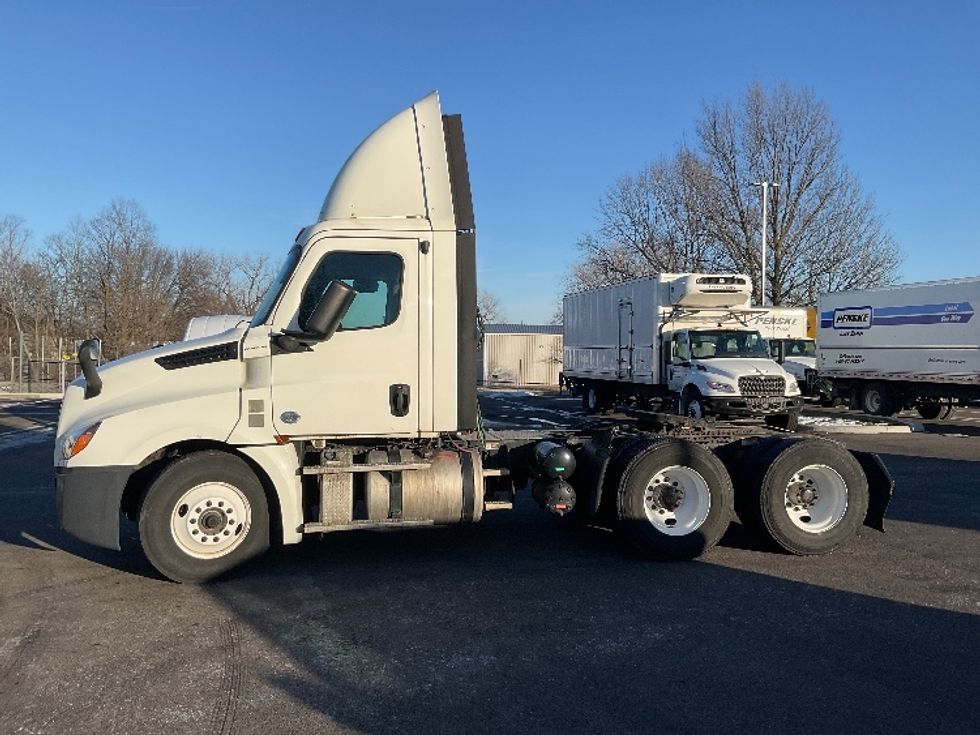 2019 Freightliner Cascadia 126" Day cab photo 4