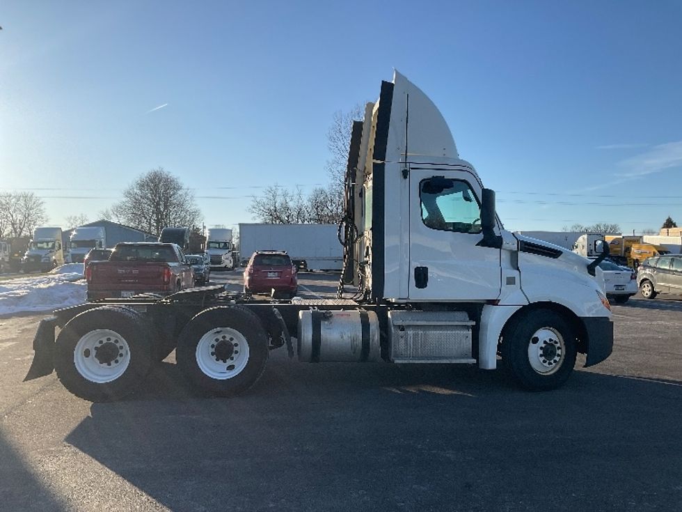 Day Cab Tractor-Heavy Duty Tractors-Freightliner-2019-T12664ST-Piqua-OH-720,096\n\t\tmiles-$ 29,250 - Image 8