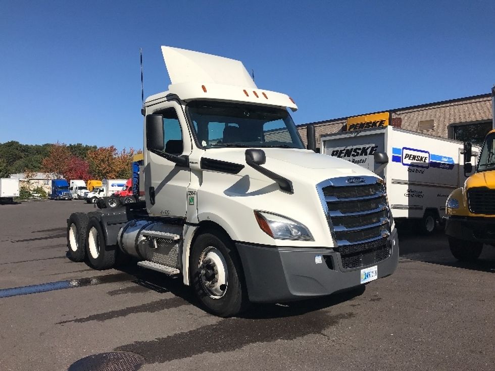 Day Cab Tractor-Heavy Duty Tractors-Freightliner-2019-T12664ST-Pittsburgh-PA-362,528\n\t\tmiles-$ 56,000 - Image 1