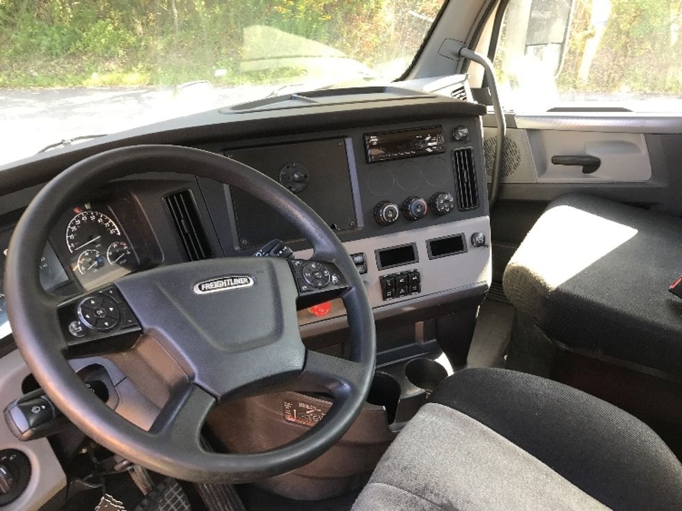 Day Cab Tractor-Heavy Duty Tractors-Freightliner-2019-T12664ST-Pittsburgh-PA-362,528\n\t\tmiles-$ 56,000 - Image 10