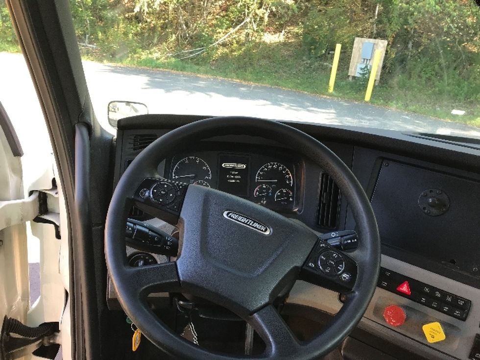 Day Cab Tractor-Heavy Duty Tractors-Freightliner-2019-T12664ST-Pittsburgh-PA-362,528\n\t\tmiles-$ 56,000 - Image 11