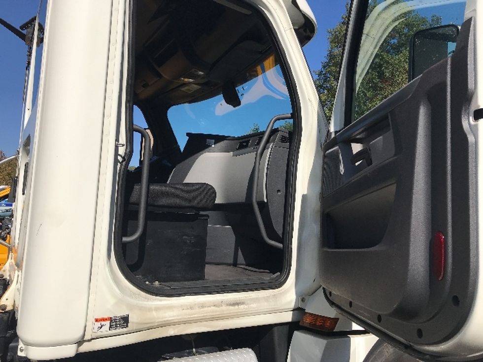 Day Cab Tractor-Heavy Duty Tractors-Freightliner-2019-T12664ST-Pittsburgh-PA-362,528\n\t\tmiles-$ 56,000 - Image 12