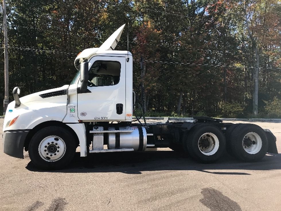 Day Cab Tractor-Heavy Duty Tractors-Freightliner-2019-T12664ST-Pittsburgh-PA-362,528\n\t\tmiles-$ 56,000 - Image 4