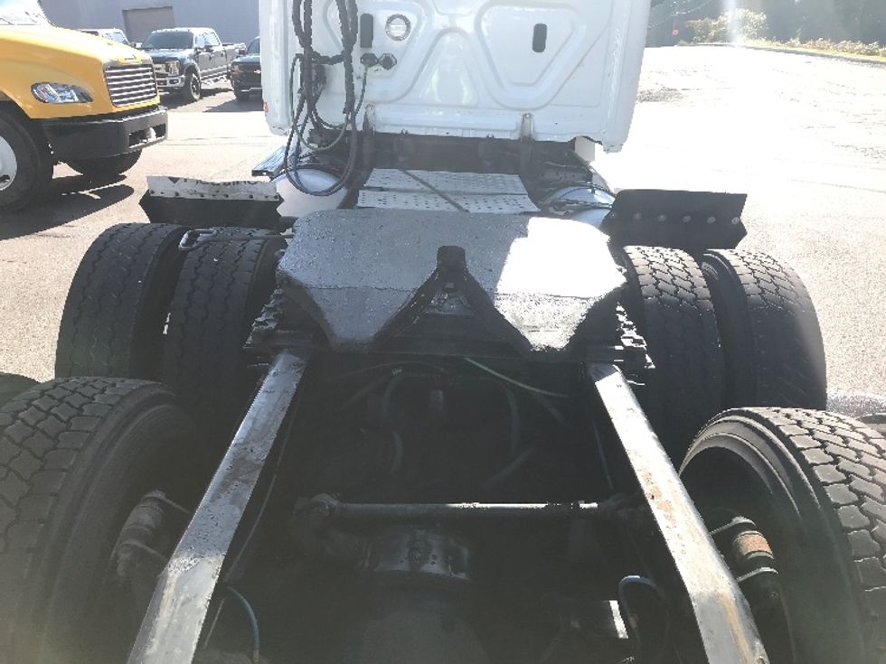 Day Cab Tractor-Heavy Duty Tractors-Freightliner-2019-T12664ST-Pittsburgh-PA-362,528\n\t\tmiles-$ 56,000 - Image 6