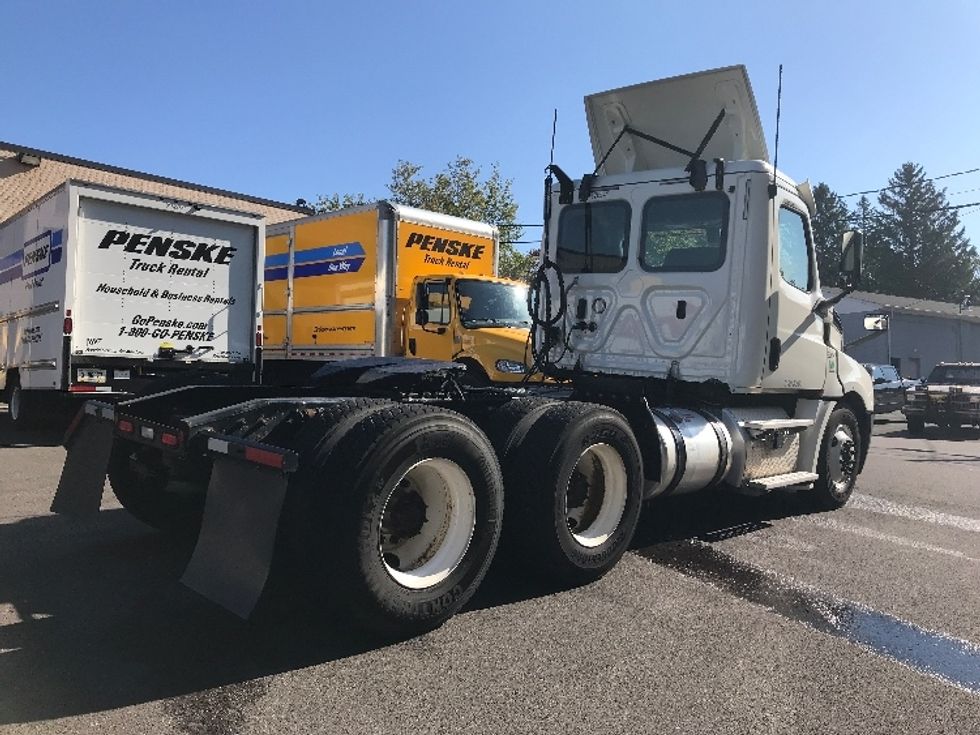 Day Cab Tractor-Heavy Duty Tractors-Freightliner-2019-T12664ST-Pittsburgh-PA-362,528\n\t\tmiles-$ 56,000 - Image 7