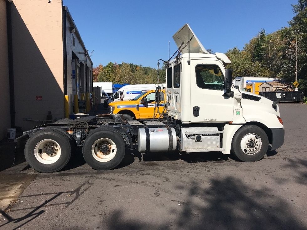 Day Cab Tractor-Heavy Duty Tractors-Freightliner-2019-T12664ST-Pittsburgh-PA-362,528\n\t\tmiles-$ 56,000 - Image 8