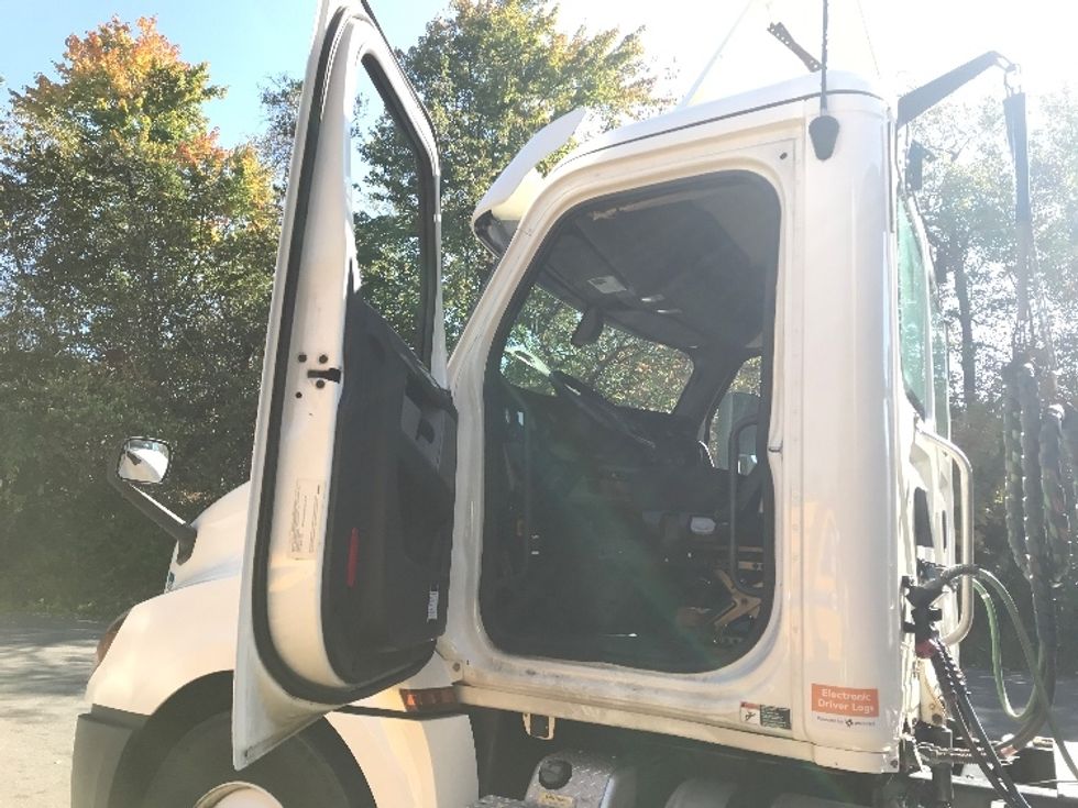 Day Cab Tractor-Heavy Duty Tractors-Freightliner-2019-T12664ST-Pittsburgh-PA-362,528\n\t\tmiles-$ 56,000 - Image 9