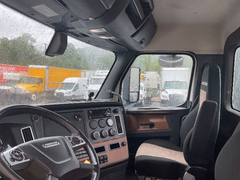 Day Cab Tractor-Heavy Duty Tractors-Freightliner-2019-T12664ST-Pittsburgh-PA-376,501\n\t\tmiles-$ 46,250 - Image 10